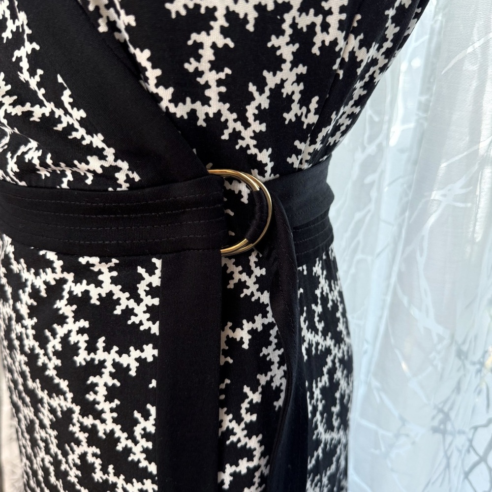 DIANE VON FURSTENBERG BLACK WHITE PRINT SILK LONG SLEEVE D RING WRAP MIDI DRESS - Picture 4 of 11